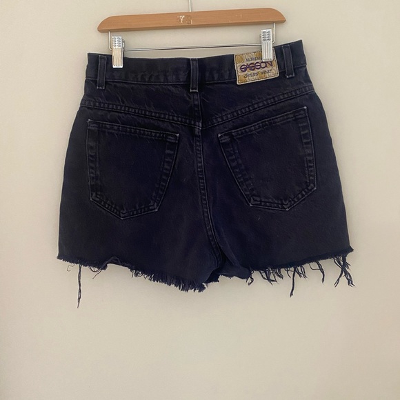 Vintage high waisted cutoff shorts - Picture 2 of 10